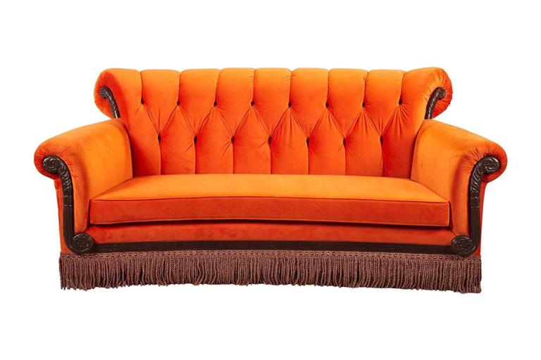 Der Hit der Auktion war ein oranges Sofa vom Set der "Friends"-Serie