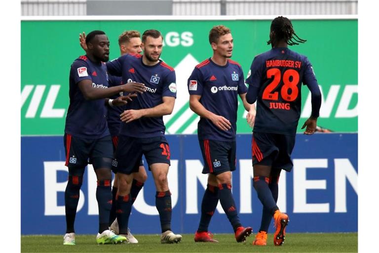 Der HSV feierte einen knappen Auswärtssieg in Fürth. Foto: Daniel Karmann/dpa