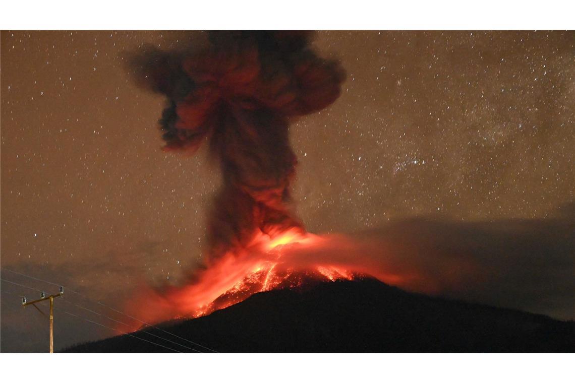 Indonesien: Vulkan Lewotobi Laki-Laki spuckt wieder Feuer Der indonesische Vulkan Lewotobi Laki-Laki ist ausgebrochen.