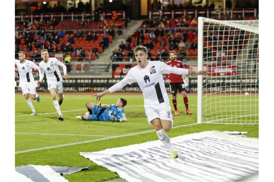 Schlusslicht FC Ingolstadt blamiert desolaten 1. FC Nürnberg Der Ingolstädter Dennis Eckert Ayensa feiert seinen Treffer zum 2:0 in Nürnberg. Foto: Daniel Löb/dpa