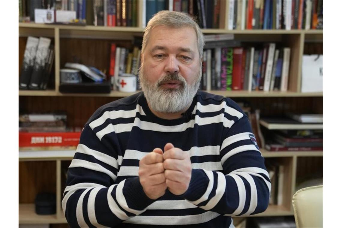 Friedensnobelpreis für Medienschaffende Ressa und Muratow Der Journalist Dmitri Muratow ist Chefredakteur der kremlkritischen Zeitung „Nowaja Gaseta“. Foto: Alexander Zemlianichenko/AP/dpa