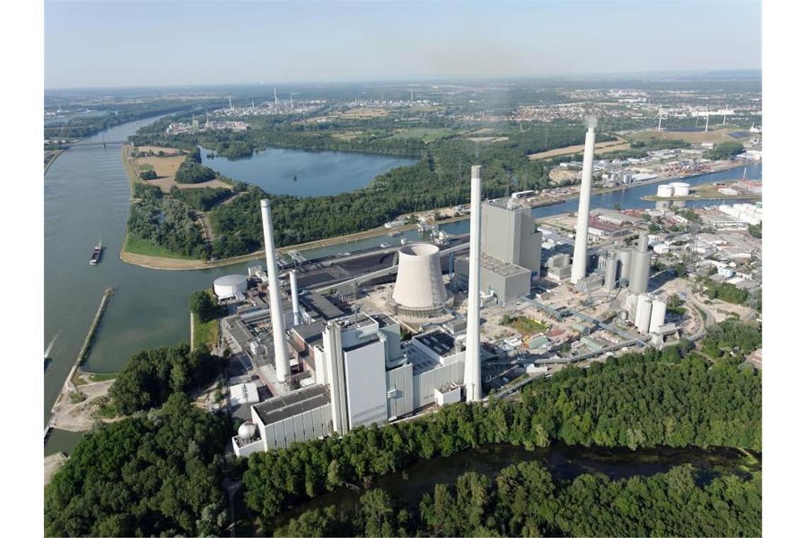 Der Kohle-Kraftwerksblock 7 im Karlsruher Rheinhafen soll bald stillgelegt werden. Foto: Daniel Maier-Gerber/EnBW/dpa