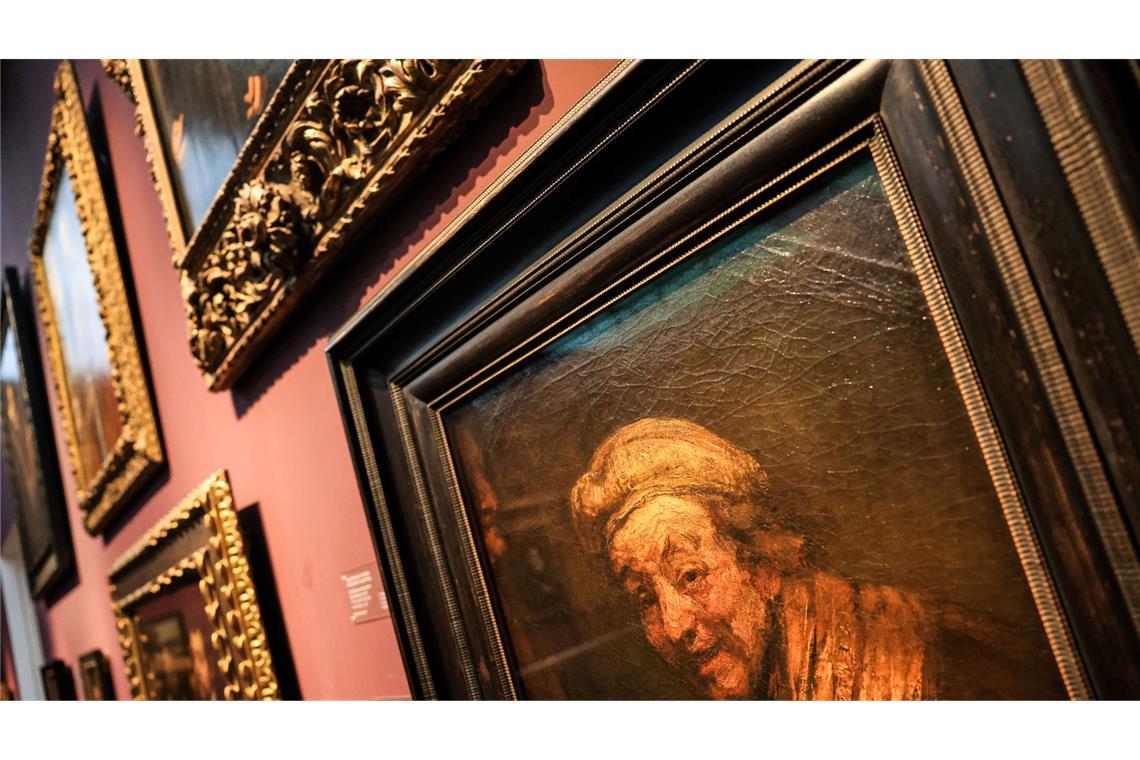 Der "Lachende Rembrandt" hängt an einer Wand mit vielen anderen Gemälden. Doch nur er entfaltet eine ganz besondere Magie.