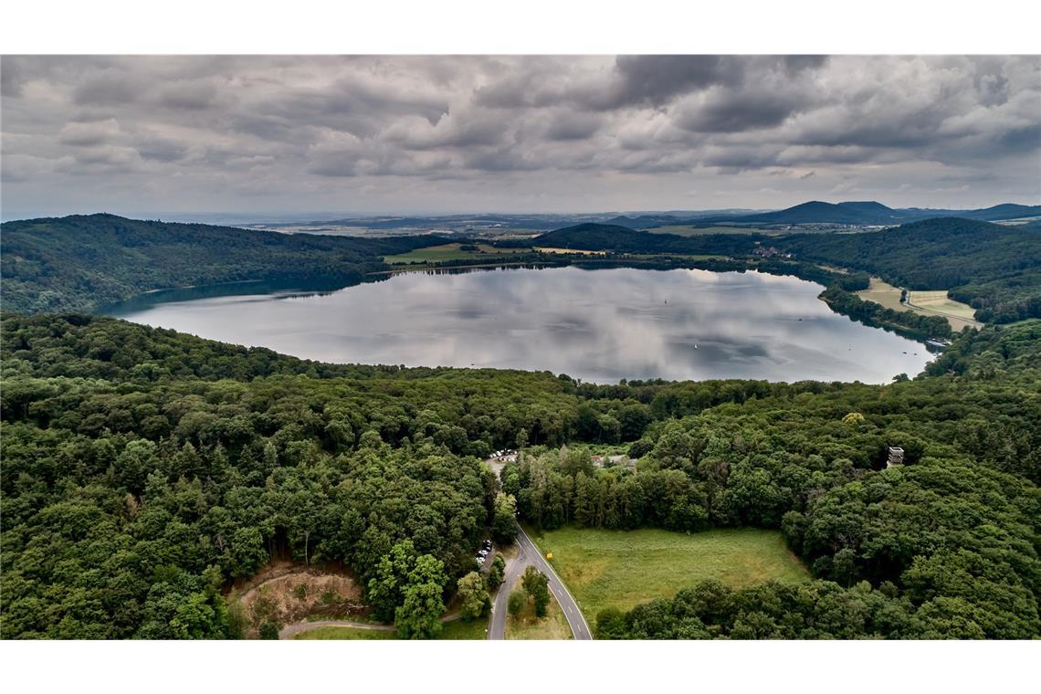 Der Lacher See bei Wassenach: Der Eifel-Vulkanismus ist noch aktiv.