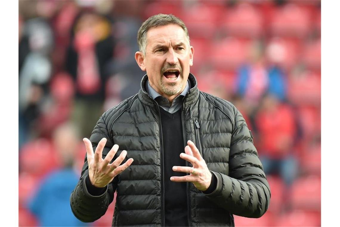 Beleidigungen gegen Hopp: Beierlorzer fordert harte Strafen Der Mainzer Trainer Achim Beierlorzer. Foto: Torsten Silz/dpa