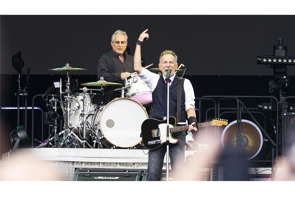 Der Mann, den sie Boss nannten: Bruce Springsteen (hinten: Drummer Max Weinberg) beim einzigen Deutschlandkonzert am  Freitag in Hannover