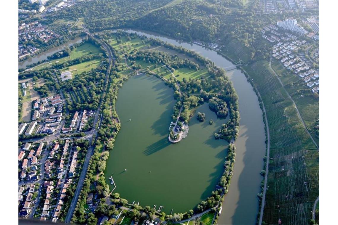 Der Max-Eyth See, aufgenommen aus einem Heißluftballon. Foto: Bernd Weissbrod/dpa/Archivbild