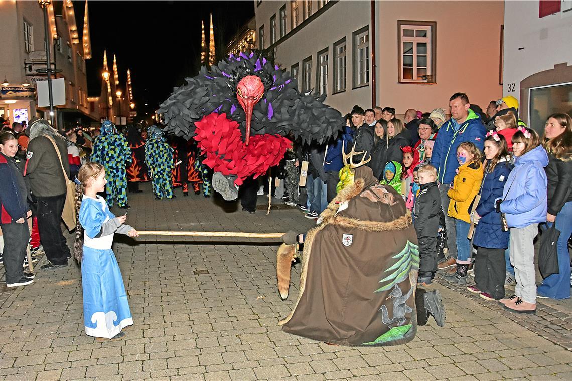 Der Murrhardter Nachtkrabb beim Narrensprung.  Murreder Nachtumzug durch die Inn...