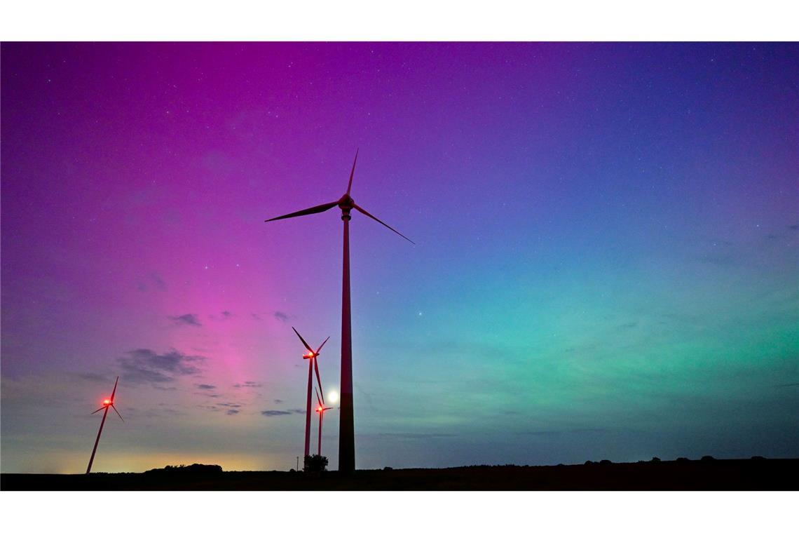 Der Nachthimmel über Deutschland leuchtete vielerorts grün und lila - so auch hier im Landkreis Oder-Spree in Ostbrandenburg. Wenn Sonnenstürme auf das Magnetfeld der Erde treffen, werden sie als Polarlichter sichtbar.