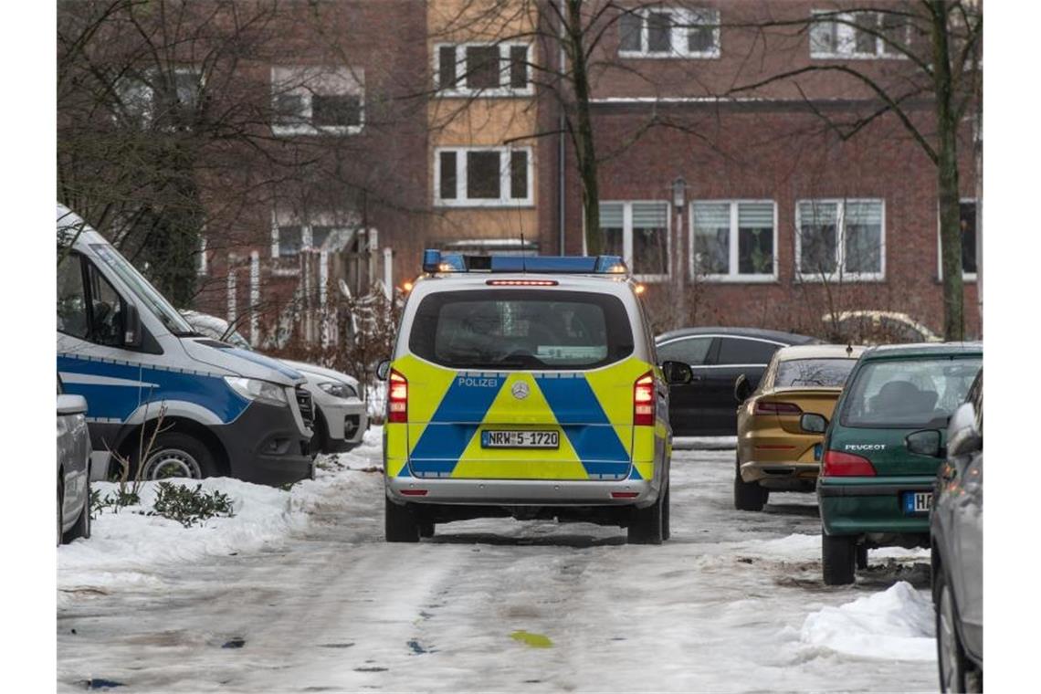 Mutanten-Ausbrüche in Hamm und Osnabrück - Quarantäne Der Nachweis der britischen Mutation des Coronavirus hat in Hamm zu einem Großeinsatz der Polizei geführt. Foto: Bernd Thissen/dpa