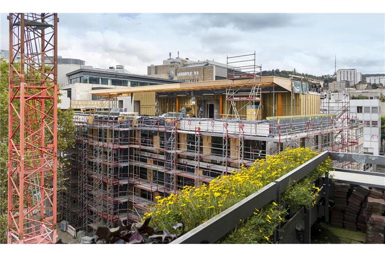 Der neue Tourismus-Tempel am Marktplatz erhält eine Holzfassade. Eröffnet werden könnte bis Mai 2025.