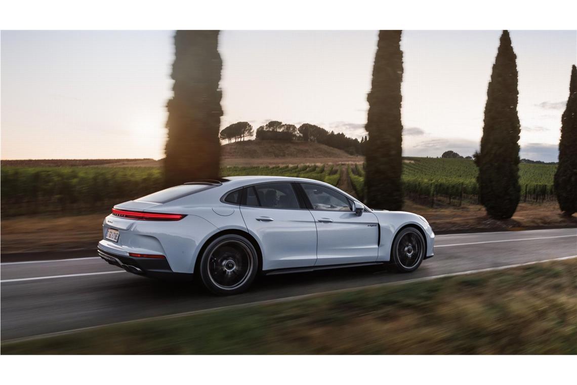 Der neue Turbo S ist das stärkste Panamera-Modell auf dem Markt und kann auf kurzen Strecken auch rein elektrisch gefahren werden.