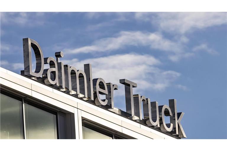 Der Nutzfahrzeughersteller Daimler Truck will in Europa die Kosten senken