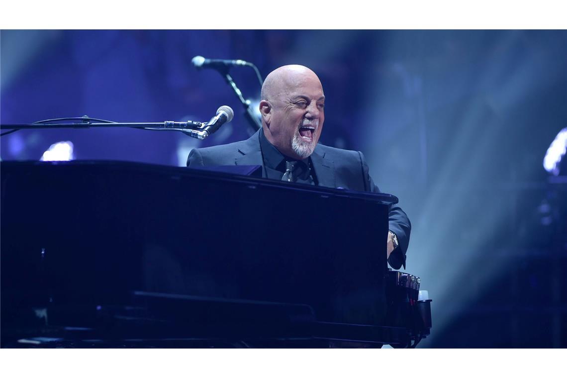 Der "Piano Man" Billy Joel muss seine laufende Tournee aus gesundheitlichen Gründen unterbrechen (Archivfoto)