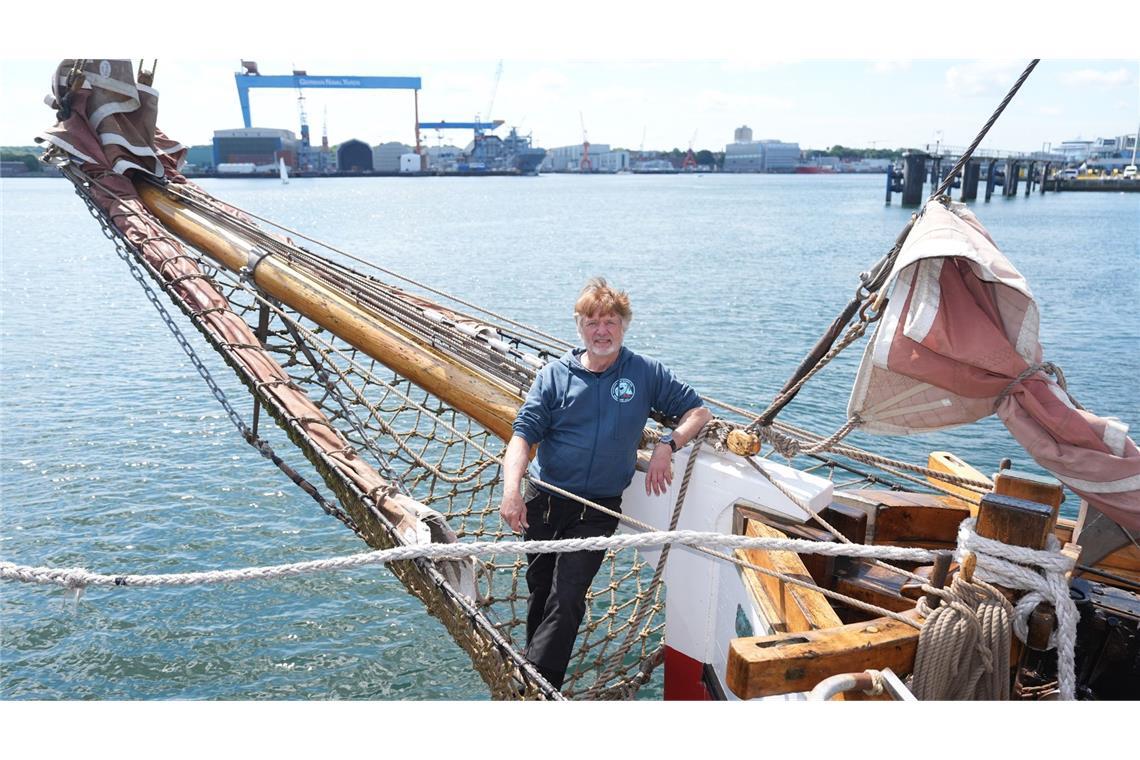 Der Polarforscher und Autor auf seinem Segelschiff "Dagmar Aaen".