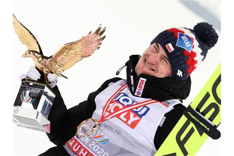 Der Pole Kamil Stoch holte im vergangenen Jahr den Gesamtsieg. Foto: Daniel Karmann/dpa