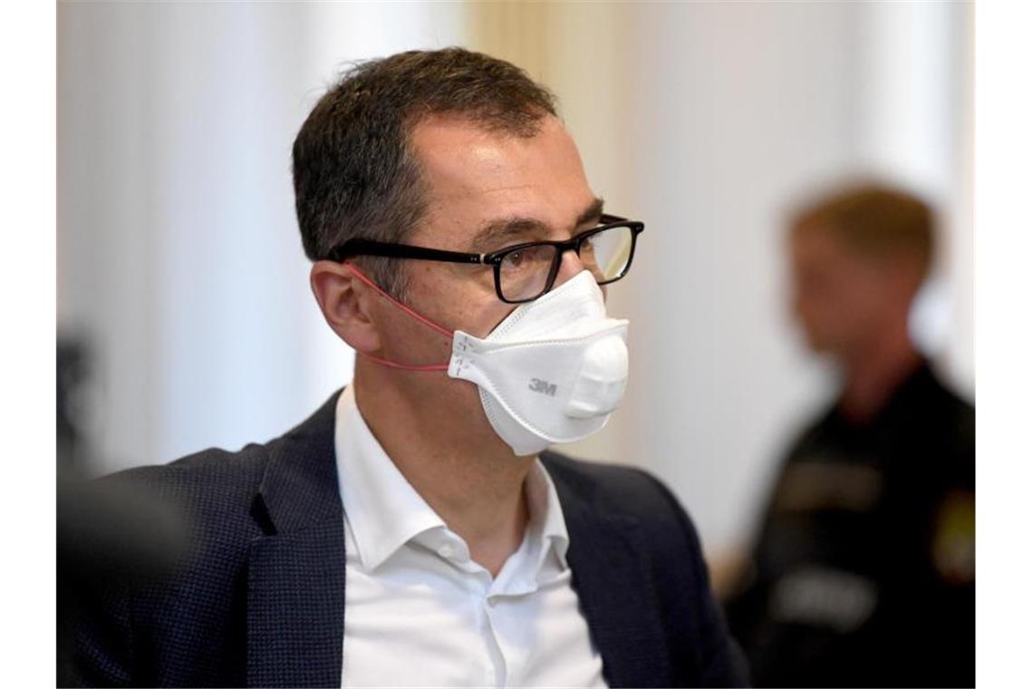 Özdemir: Kretschmann-Entscheidung kein Anlass für Debatten Der Politiker Cem Özdemir (Bündnis 90/Die Grünen) mit Mundschutz. Foto: Hendrik Schmidt/dpa-Zentralbild/Pool/dpa/Archivbild