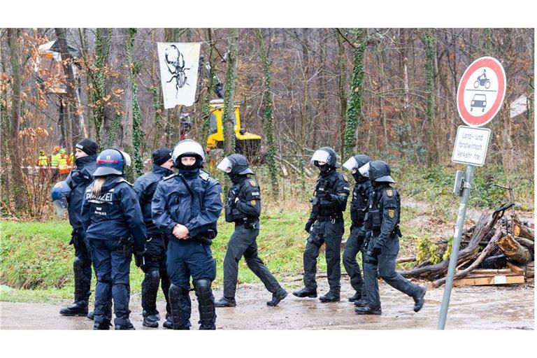 Der Polizeieinsatz vor Ort ist noch nicht beendet. (Archivbild)