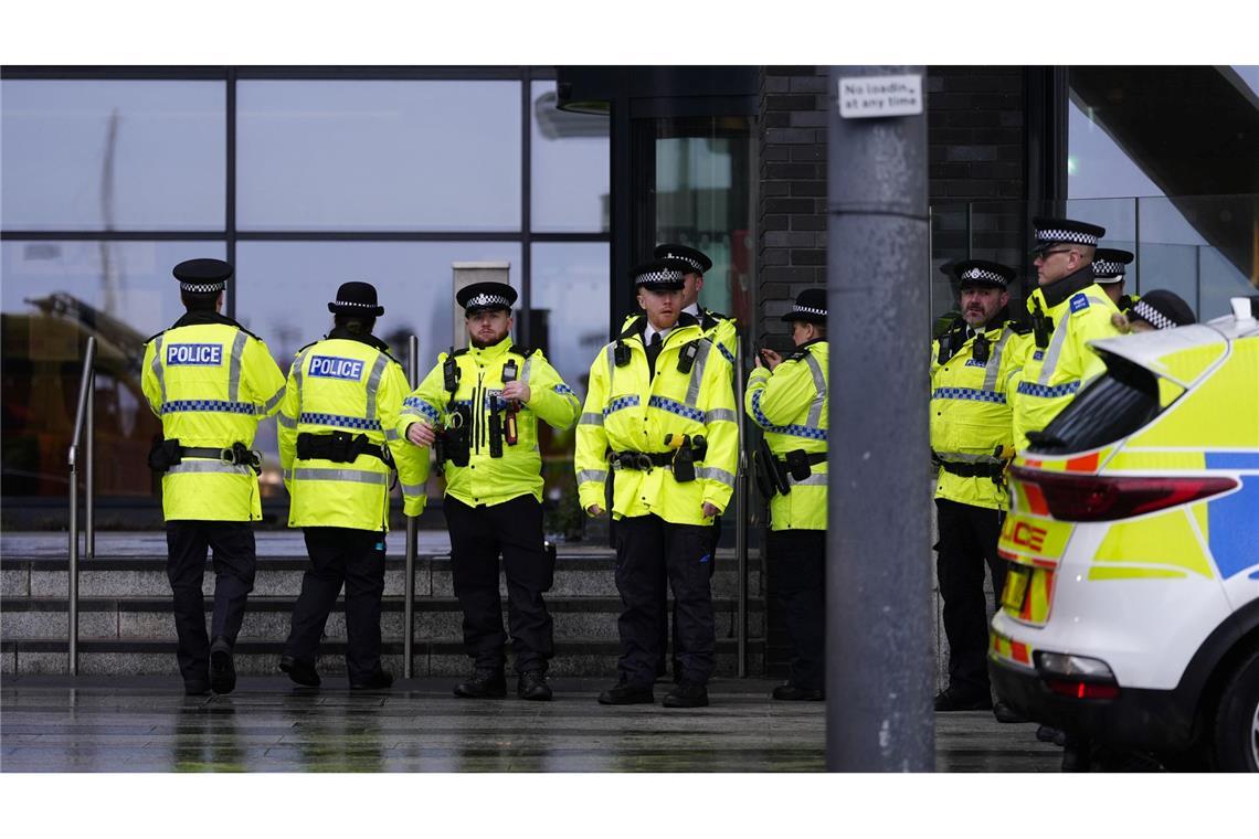 Der Prozess in Liverpool wurde von etlichen Polizisten geschützt.