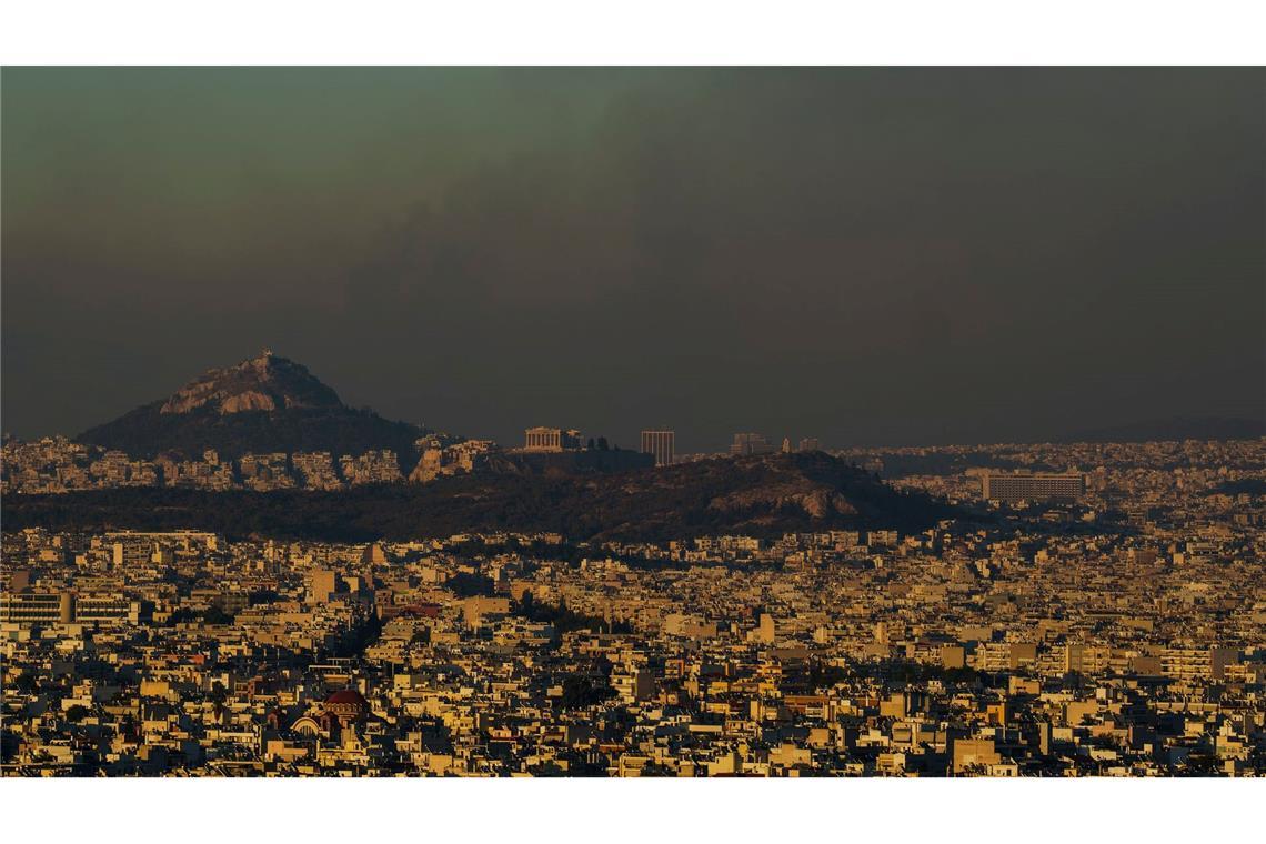 Der Rauch der Brände sorgt für sehr hohe Feinstaubwerte in Athen.