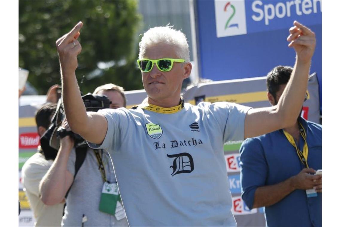 Falsch versteuert: Banker zahlt halbe Milliarde Dollar Der russische Geschäftsmann Oleg Tinkoff nach einem Sieg seines Teams bei der 11. Etappe der Tour de France 2016. Tinkoff muss wegen vorsätzlich falsch eingereichter Steuererklärungen in den USA mehr als 500 Millionen US-Dollar zahlen. Foto: Kim Ludbrook/EPA/dpa