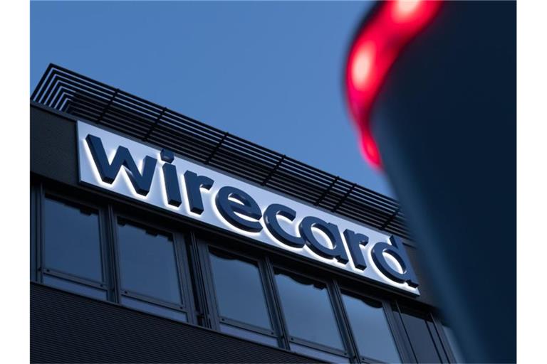 Der Schriftzug von Wirecard ist an der Firmenzentrale des Zahlungsdienstleisters in Aschbeim bei München zu sehen. Foto: Peter Kneffel/dpa/Archivbild