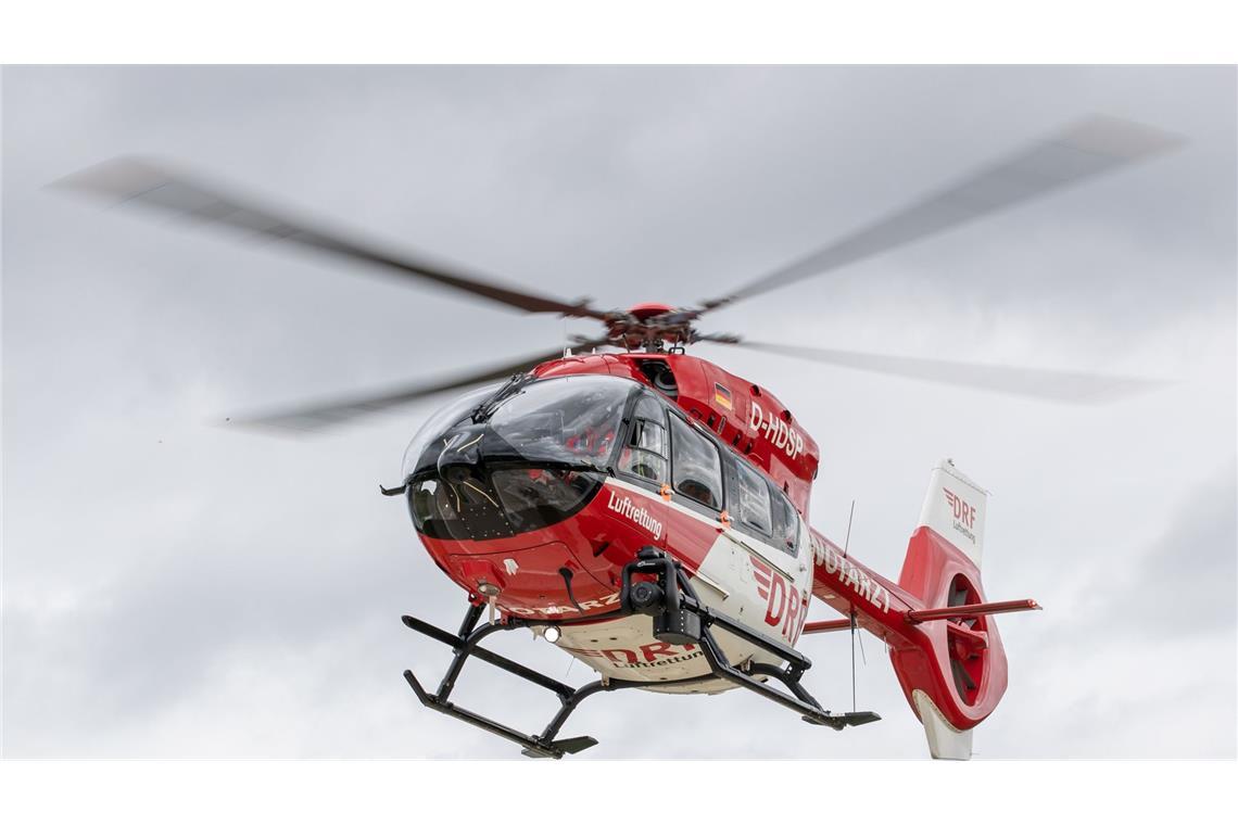 Der schwer verletzte Schüler wurde mit einem Rettungshubschrauber in ein Krankenhaus gebracht. (Symbolbild)