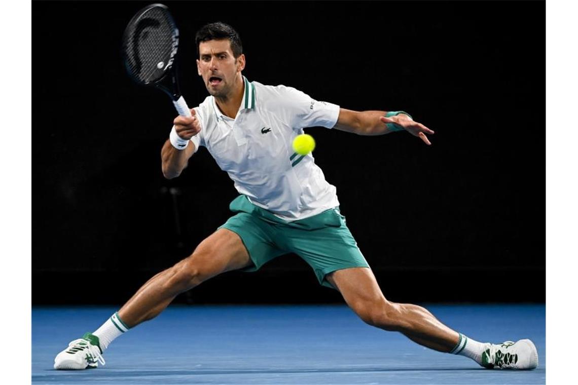 Abschied aus Melbourne: Tennis-Saison mit Ungewissheiten Der Serbe Novak Djokovic hat zum neunten Mal die Australian Open gewonnen. Foto: Dave Hunt/AAP/dpa