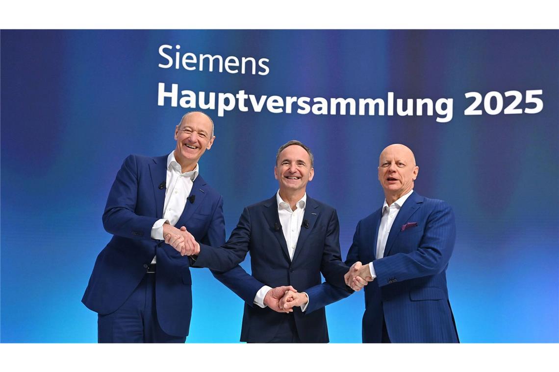 Der Siemend-Vorstand erleidet auf seiner Hauptversammlung eine Niederlage –  v.li:Roland Busch (Vorstandsvorsitzender der Siemens AG), Jim Hagemann SNABE (Aufsichtsratsvorsitzender), Ralf P. Thomas (Chief Financial Officer).