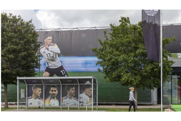 Der Sportartikelhersteller Adidas aus Herzogenaurach erwartet durch die Fußball-EM ein Umsatzplus.