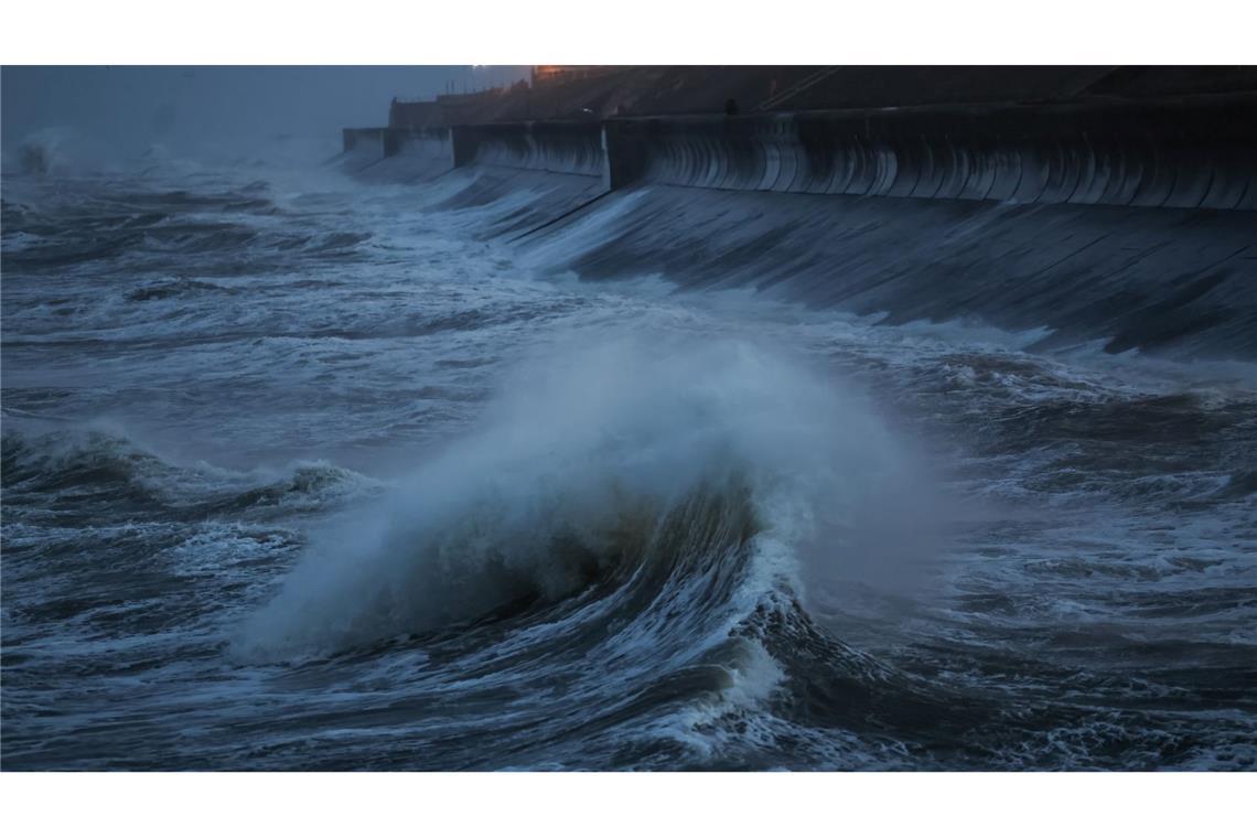 Der Sturm traf in der Nacht auf Irland und Teile Großbritanniens.