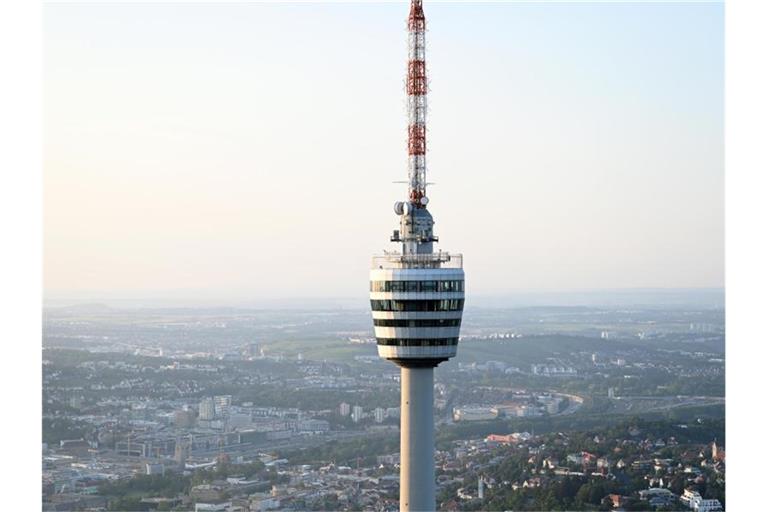 Der Stuttgarter Fernsehturm, aufgenommen aus einem Heißluftballon. Foto: Bernd Weissbrod/dpa/Archivbild