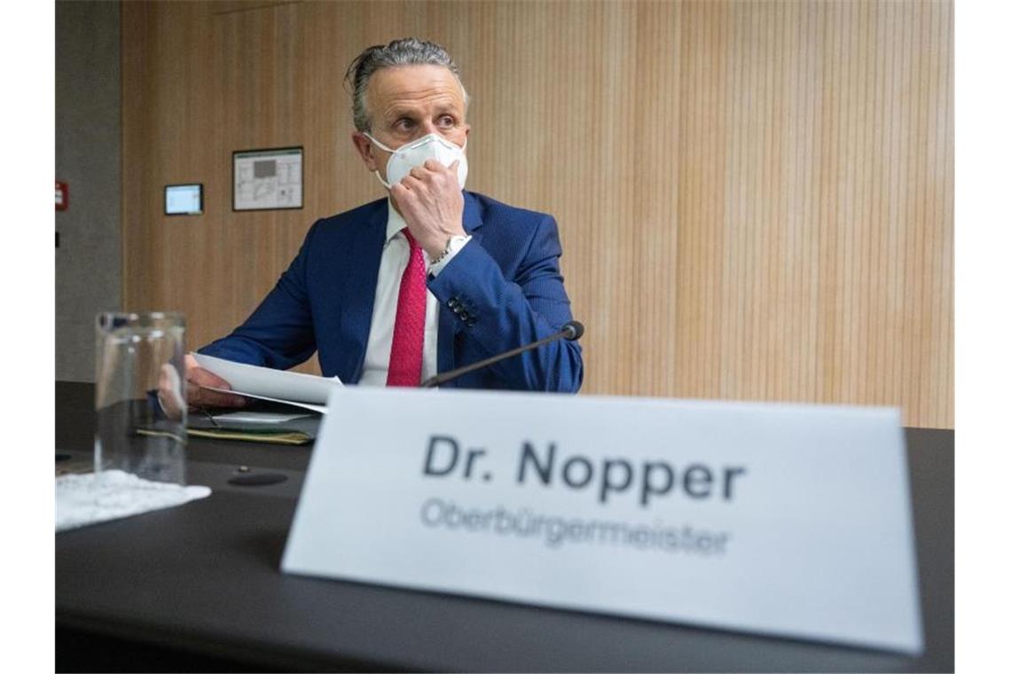 Der Stuttgarter Oberbürgermeister Frank Nopper nimmt an einer Sondersitzung teil. Foto: Marijan Murat/dpa/Archivbild