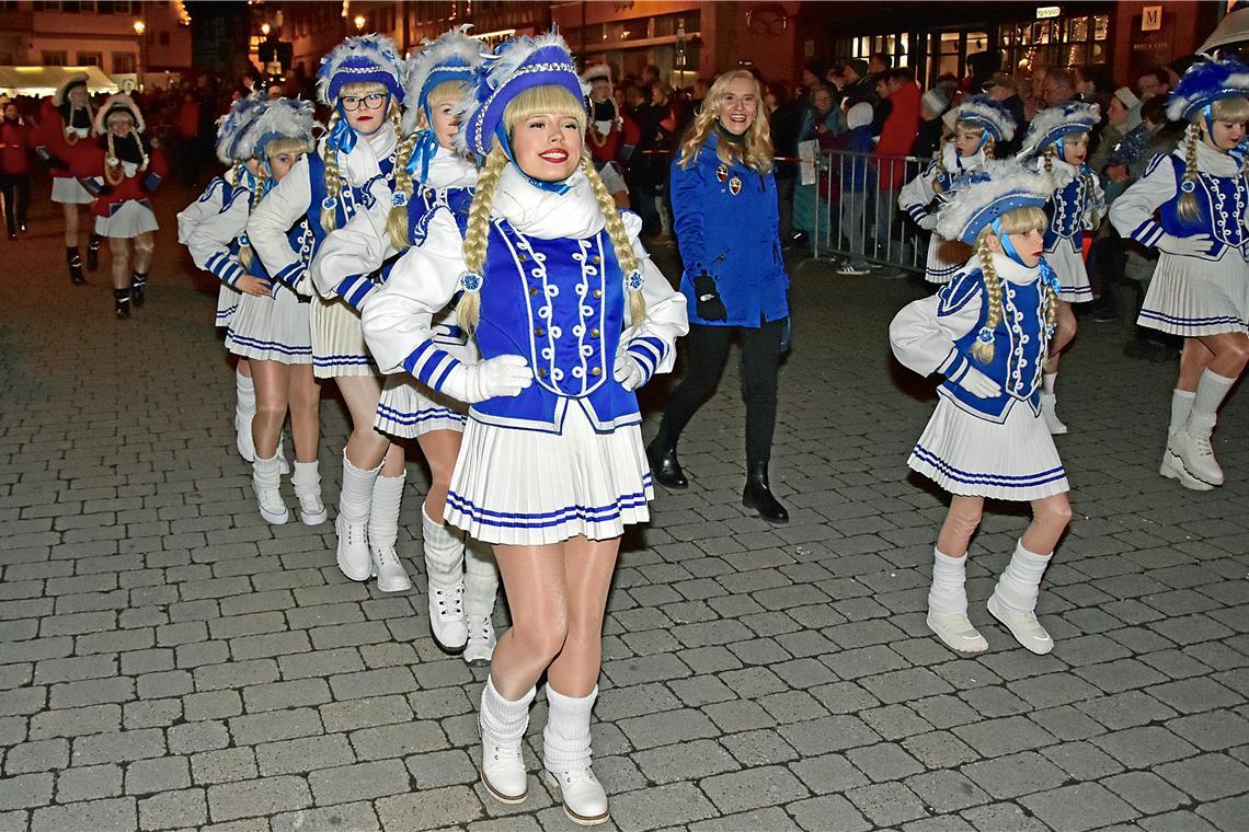 Der Sulzbacher Carnevalsverein mit seiner blauen Garde. Murreder Nachtumzug durc...