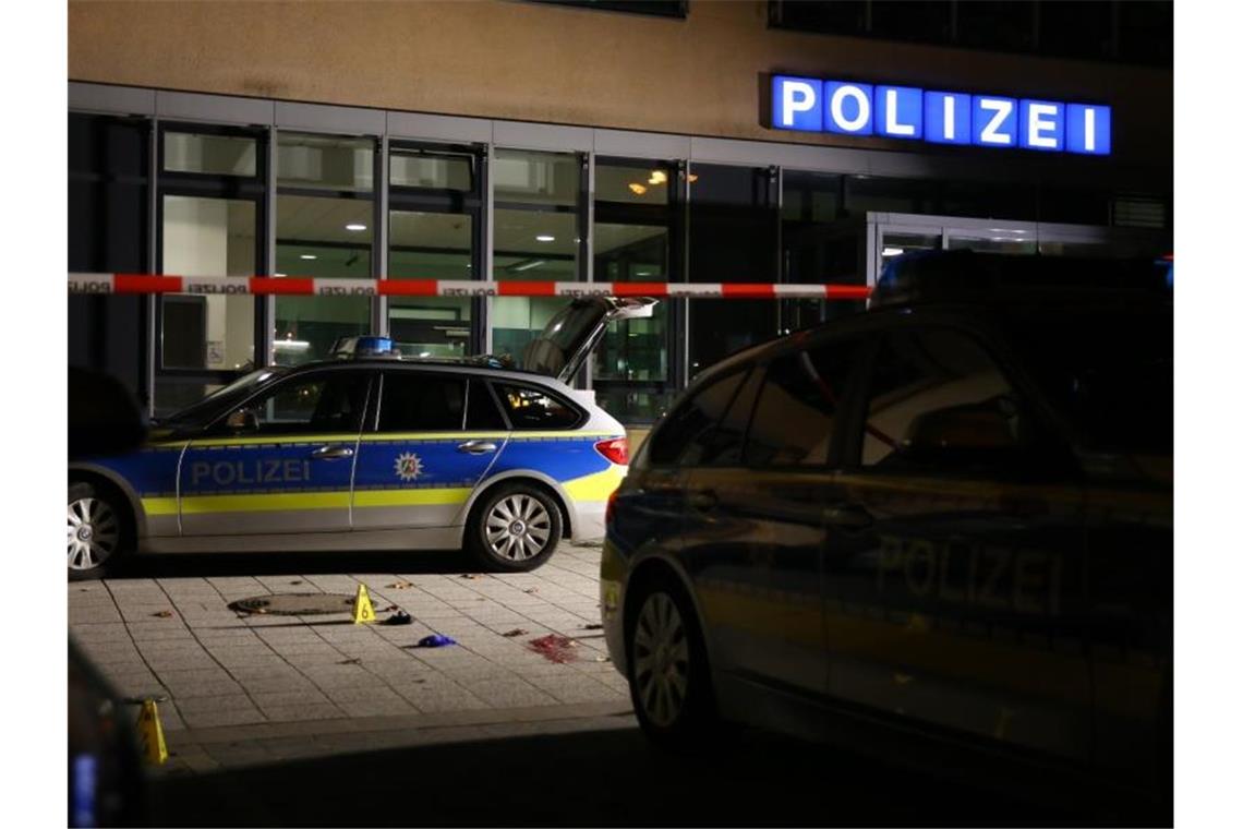 Tödliche Polizeischüsse: Ermittlungen wegen Totschlags Der Tatort vor einer Polizeistation in Gelsenkirchen Anfang Januar. Foto: Rene werner/IDA NewsMedia/dpa