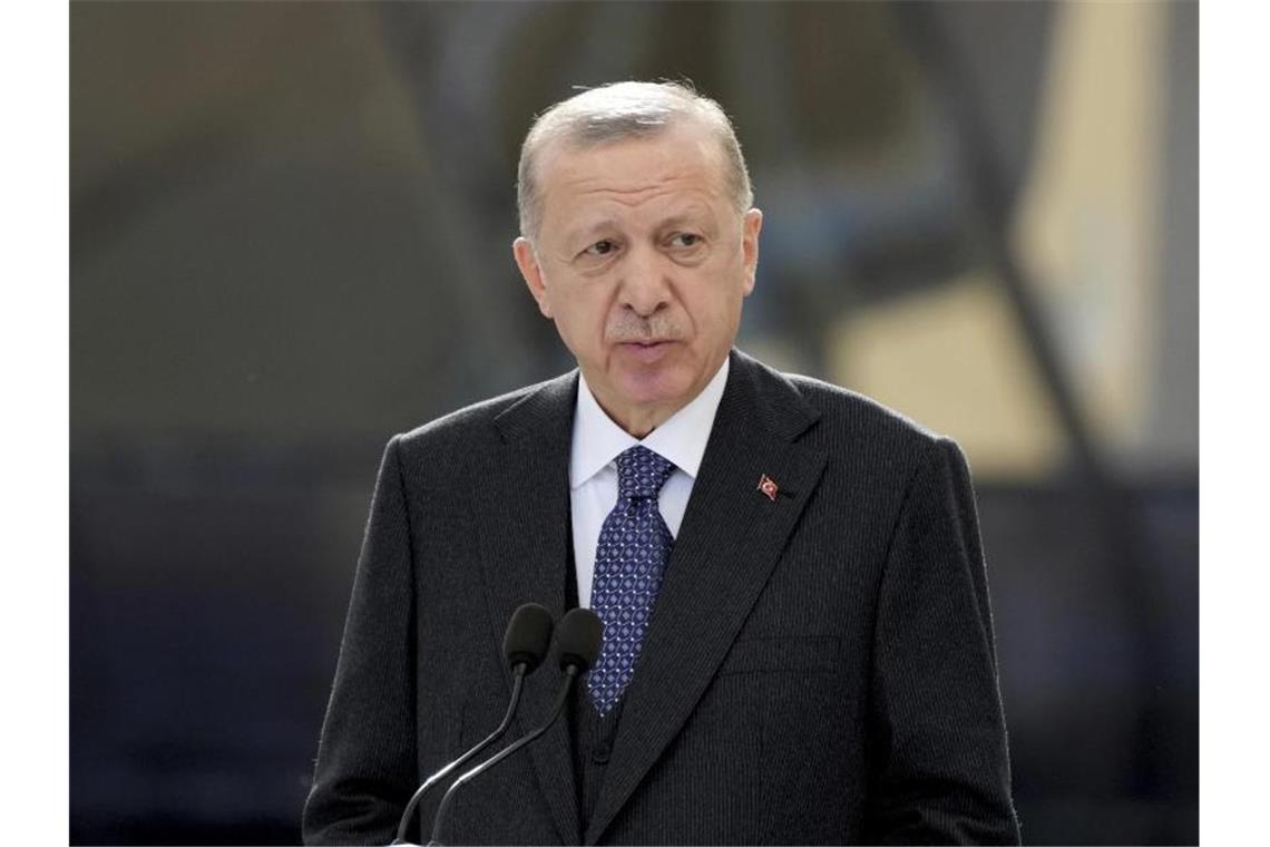 Scholz: „Putin wird nicht gewinnen“ Der türkische Präsident Recep Tayyip Erdogan nennt das Vorgehen Moskaus einen schweren Schlag für den Frieden und die Stabilität in der Region. Foto: Ebrahim Noroozi/AP/dpa