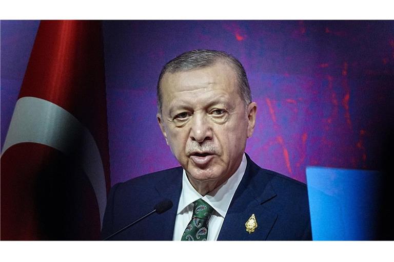 Der türkische Präsident Recep Tayyip Erdogan. Zwei Tage nach seiner Absetzung ist der Bürgermeister der Stadt Hakkari  zu 19 Jahren Haft verurteilt worden.
