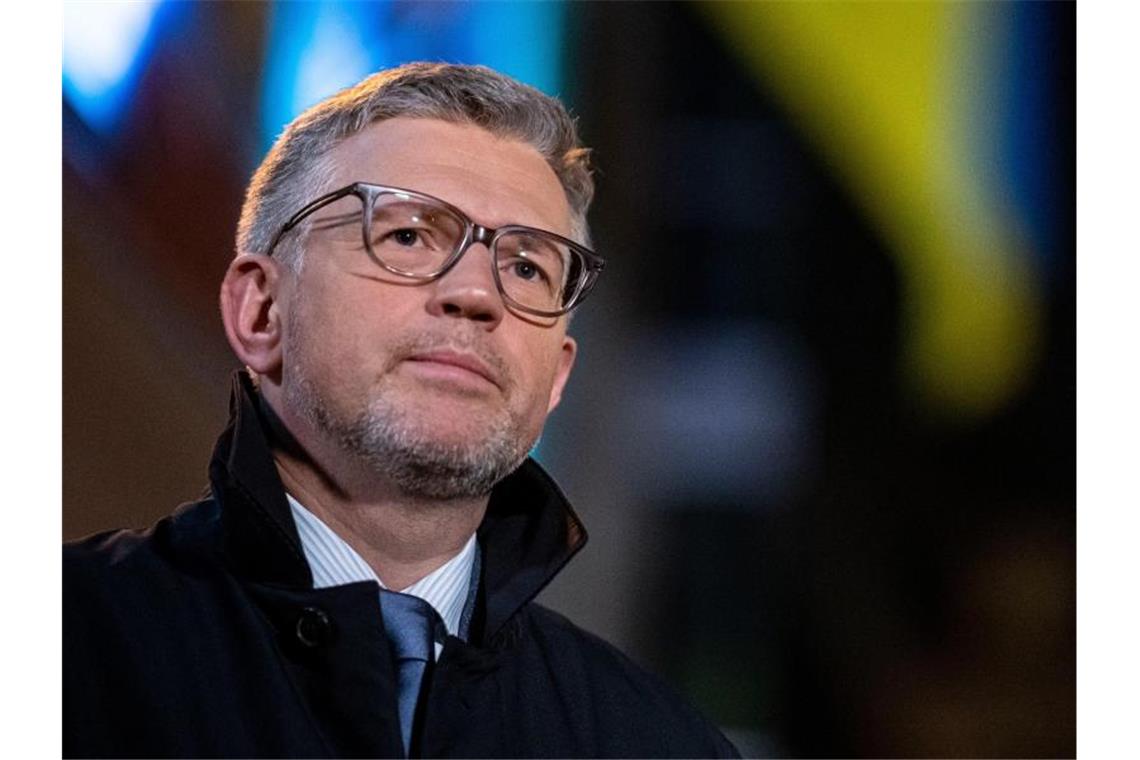 Staatssekretär greift Ukraine-Botschafter an - löscht Tweet Der ukrainische Botschafter Andrij Melnyk hatte Kanzler Olaf Scholz aufgefordert, zu erklären, wie Deutschland die Ukraine weiter unterstützen wolle. Foto: Fabian Sommer/dpa
