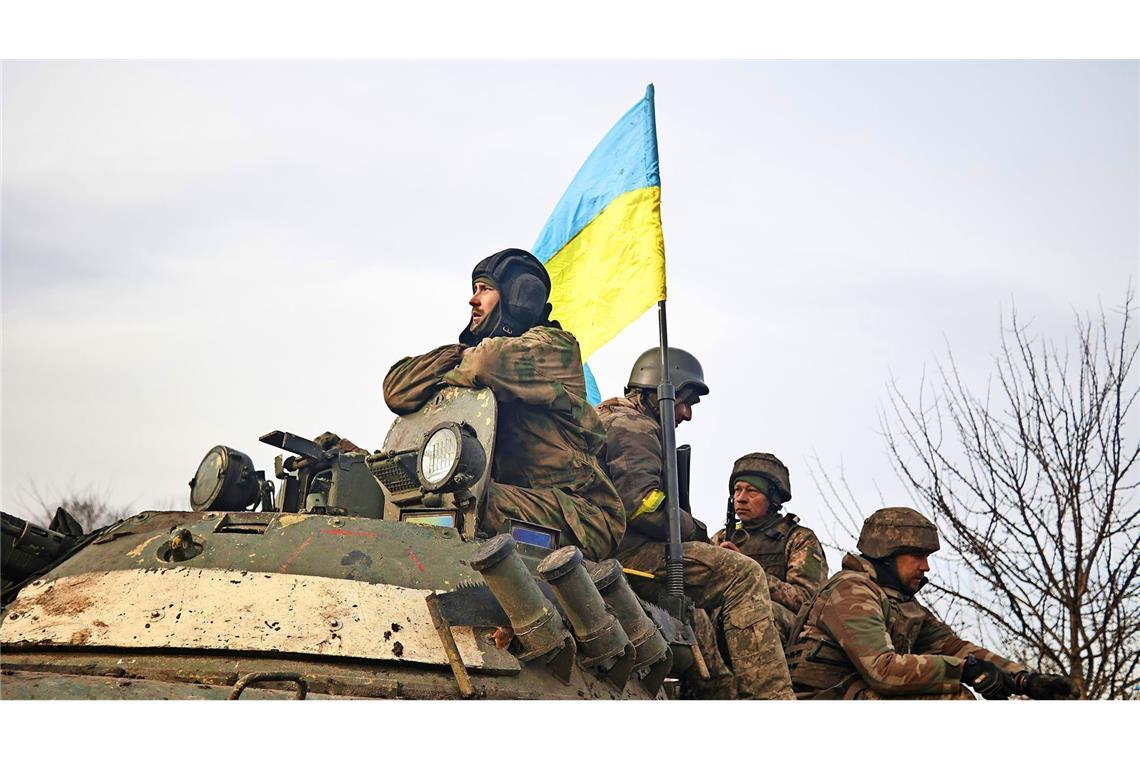 Der ukrainische Präsident Selenskyj hat ein Dekret zur Änderung des Pflichtwehrdienstzeit unterschrieben.