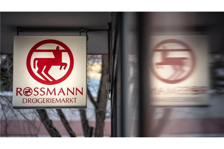 Der Umsatz der Drogeriemarktkette Rossmann wächst und wächst. (Archivbild)