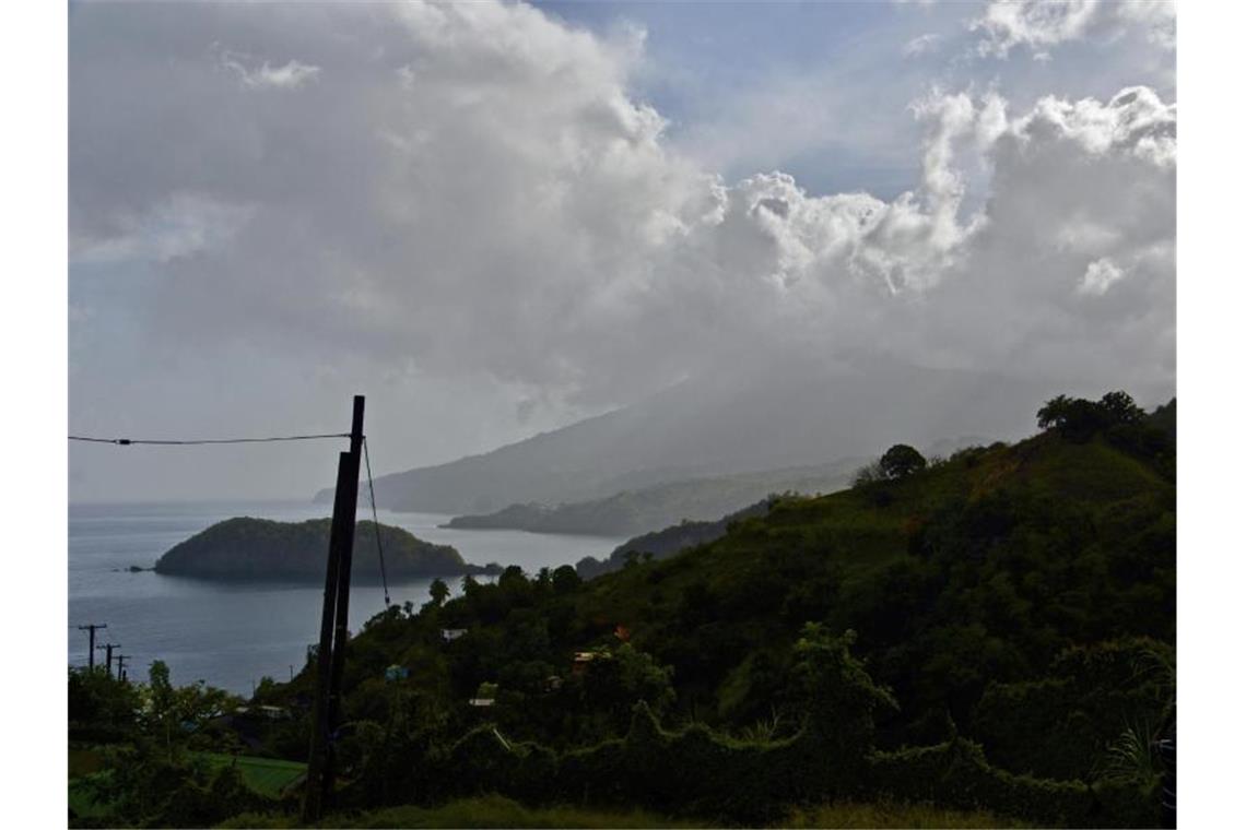 Vulkan auf St. Vincent in der Karibik ausgebrochen Der Vulkan La Soufriere ist auf der östlichen Karibikinsel St. Vincent ausgebrochen. Foto: Kepa Diez Ara/AP/dpa