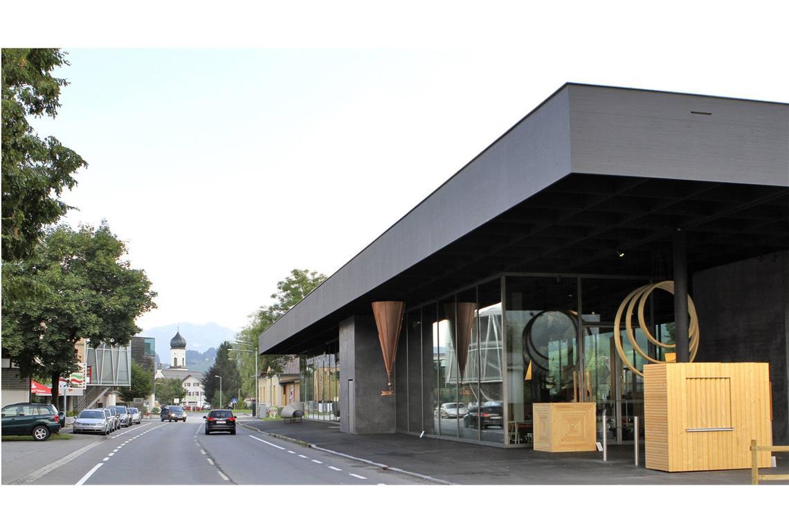 Der Werkraum Werkraum in Andelsbuch im Bregenzerwald, entworfen von Atelier Peter Zumthor & Partner,  wird im Buch auch vorgestellt. Der Werkraum ist ein Zusammenschluss von über 90 Handwerksbetrieben im Bregenzerwald, die im Jahr 2013  das Haus auch gebaut haben. Es dient als Treffpunkt  und Schaufenster für das Handwerk.