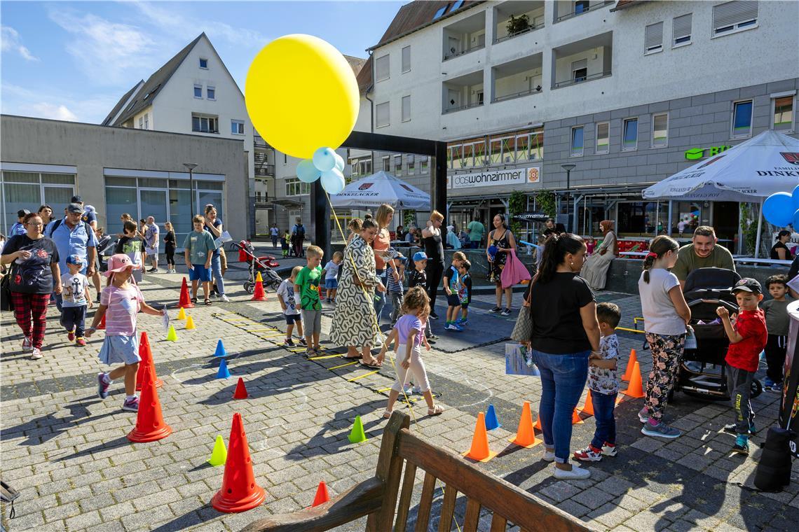 Der Willy-Brandt-Platz gleicht einem großen Spielplatz.