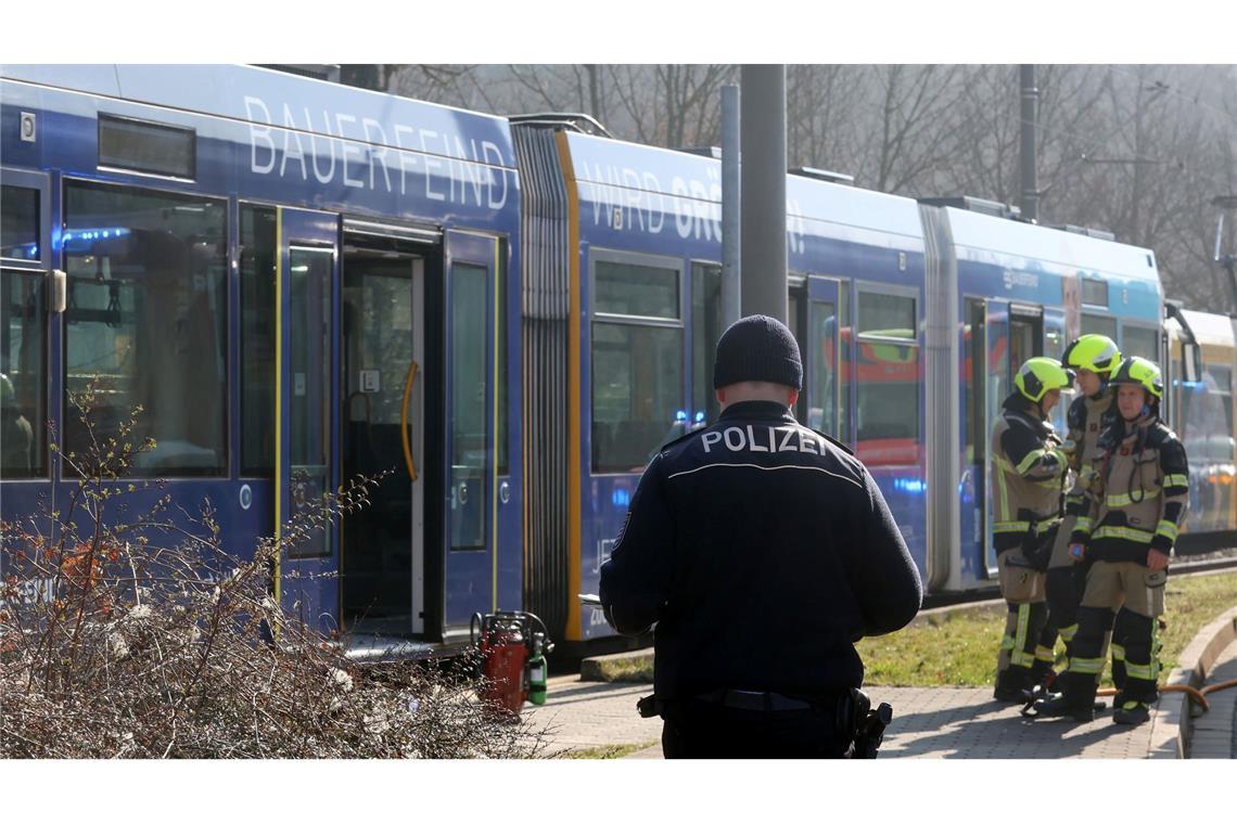 Der zunächst flüchtige tatverdächtige Ehemann des Opfers stellte sich und wurde festgenommen.