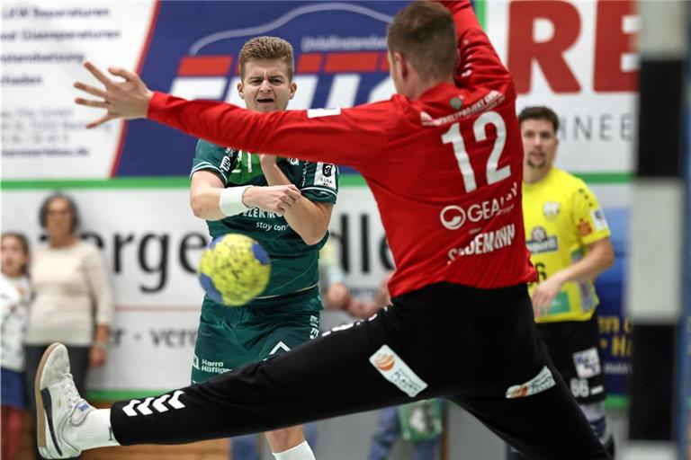 Derzeit offensichtlich von niemand in der 3. Liga zu stoppen: Martin Schmiedt und der HC Oppenweiler/Backnang. Foto: Alexander Becher