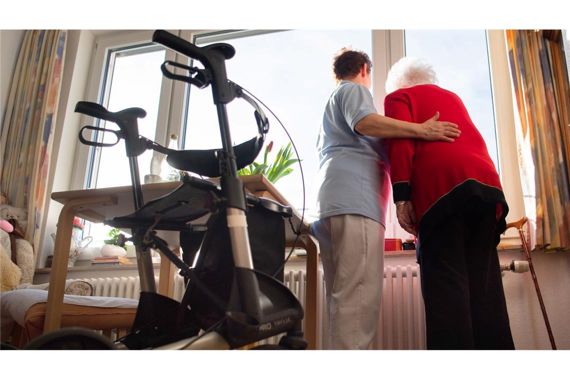 Deutliches Plus: Die Bezahlung von Pflegekräften in Pflegeheimen ist spürbar gestiegen. (Symbolbild)