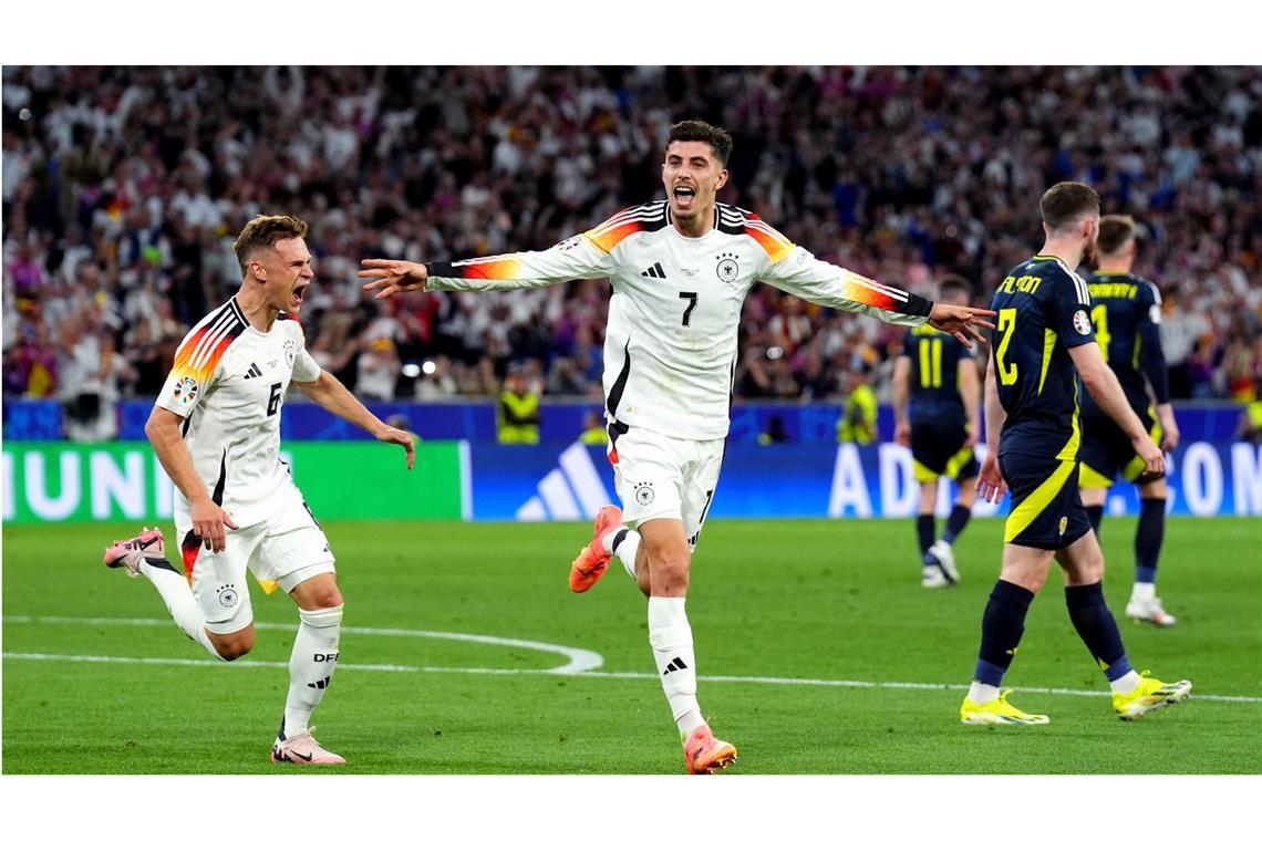 Deutschland gegen Schottland: Deutschlands Kai Havertz jubelt nach seinem Tor zum 3:0 mit Joshua Kimmich. Foto: Andrew Milligan/PA Wire/dpa +++ dpa-Bildfunk +++