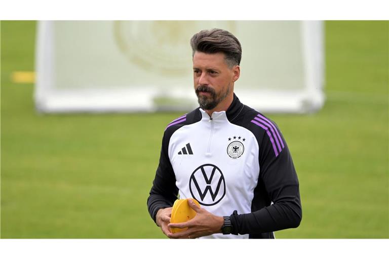 Deutschlands Co-Trainer Sandro Wagner bleibt noch bis 2026 im Amt (Archivfoto).