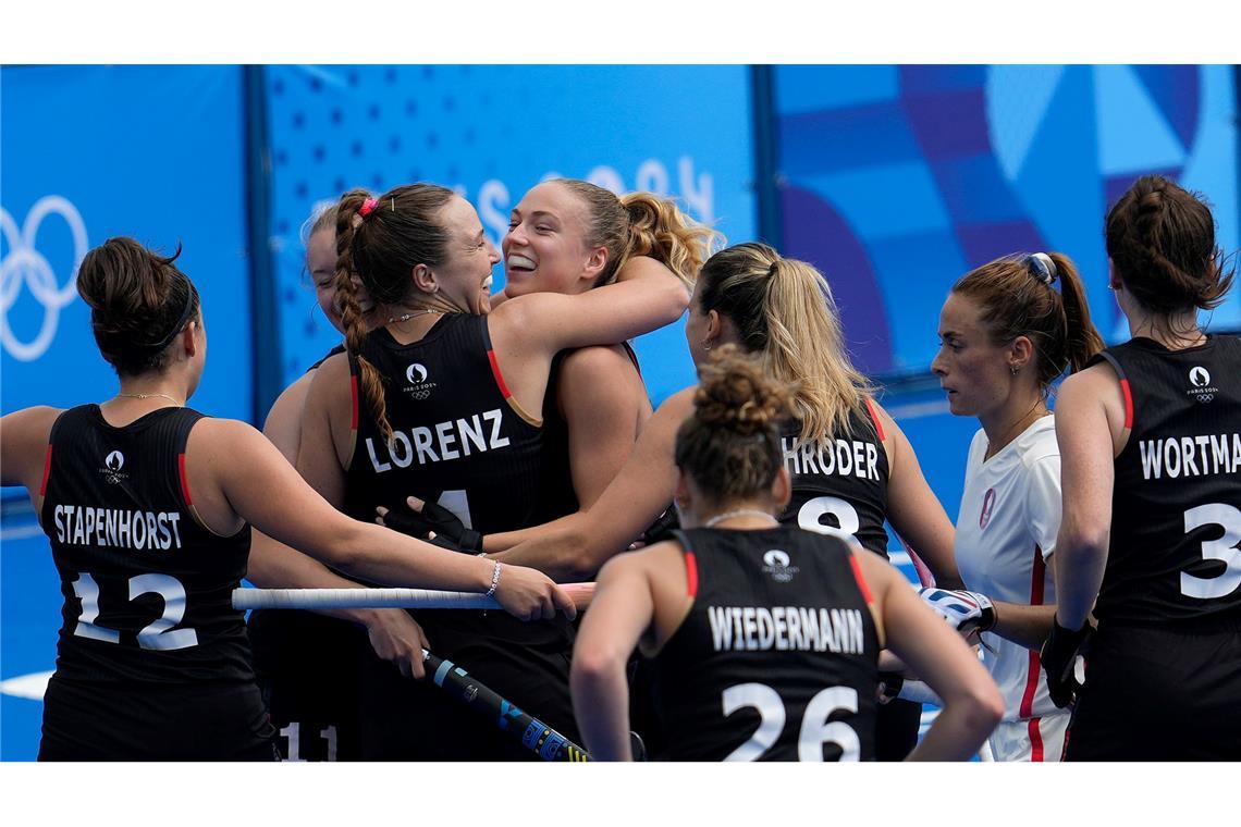 Deutschlands Hockey-Frauen siegen gegen den Olympia-Gastgeber.