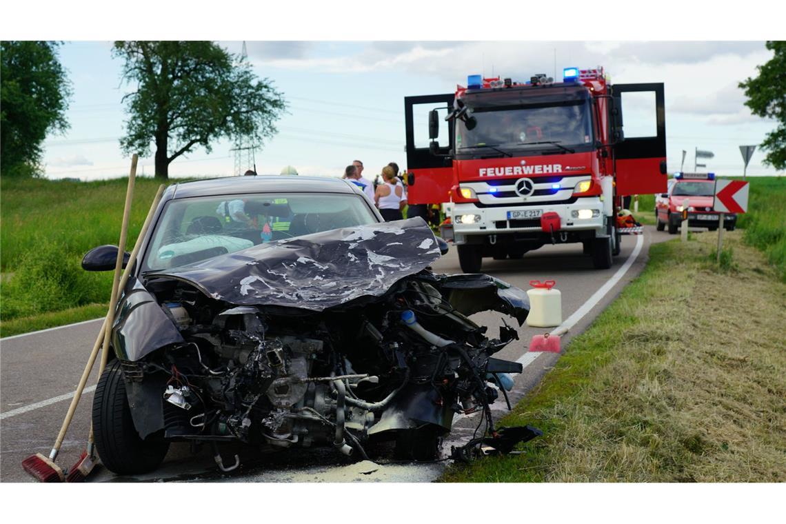 Die 21-jährige Unfallverursacherin geriet mit ihrem Auto in den Gegenverkehr.